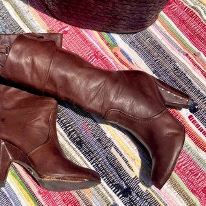 w/ FREE handbag!! FRYE “Bethany” cuff boots